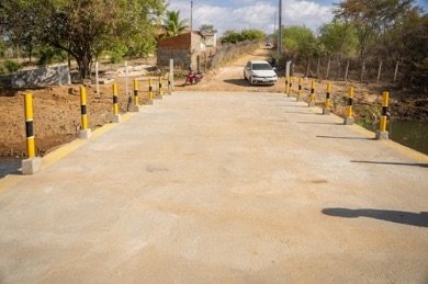 Prefeito de Salgueiro inaugura passagem molhada no Sítio Alazão e assina Ordem de Serviço para construção de Areninha no bairro Primavera