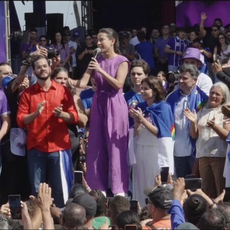 “Sou uma mulher séria, honesta e trabalhadora”: Raquel Lyra lança pré-candidatura à reeleição, acena para Lula e Miguel Coelho e defende Túlio Gadêlha&nbsp;