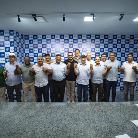 Prefeito de Ipojuca, Carlos Santana, e maioria absoluta de vereadores declaram apoio a Eduardo da Fonte para o Senado