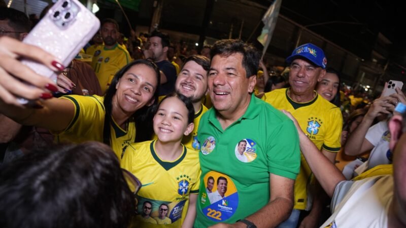 “Santa Cruz do Capibaribe terá no Senado uma voz de força, independência e coragem”, afirma Mendonça em caminhada