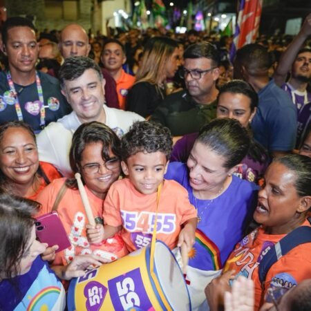 Em grande mobilização, Raquel Lyra e Eduardo da Fonte levam porta a porta às ruas de Igarassu