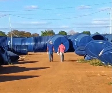 Léo Parente consegue 50 caixas de água para moradores do sítio Baixio da Cacimbinha
