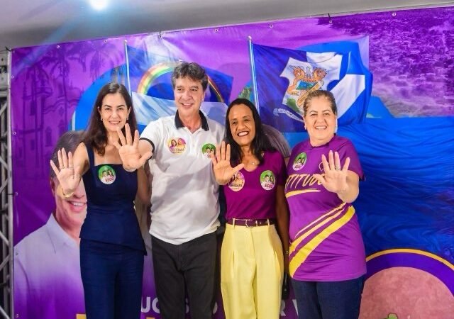 Andréa Medeiros é recebida com entusiasmo em Goiana ao lado de Guilherme Uchoa Junior e Ana Braçoforte