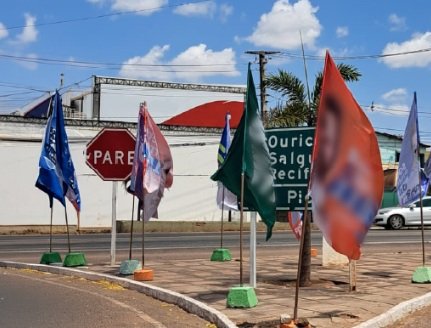 DTTRANS pede remoção de bandeiras de propaganda política que estejam comprometendo a sinalização e visibilidade no trânsito de Salgueiro