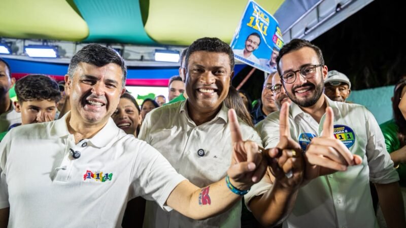 Eduardo da Fonte e Lula da Fonte participam da inauguração do comitê de Joel da Harpa em Jaboatão