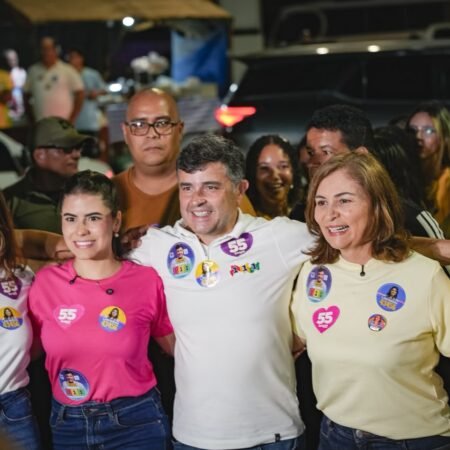 Eduardo da Fonte e prefeito Carlos Santana levam multidão às ruas de Nossa Senhora do Ó, em Ipojuca