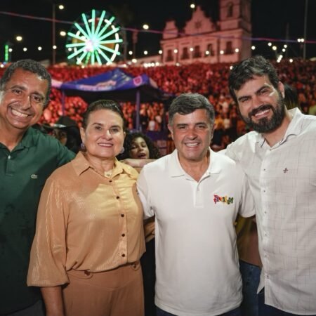Eduardo da Fonte prestigia IgaraFest ao lado de da prefeita de Igarassu, Elcione Ramos, e do candidato a deputado estadual César Ramos
