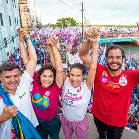“O que nos une é o amor a Pernambuco”, afirma Raquel Lyra em grande caminhada com Eduardo da Fonte no Centro do Recife