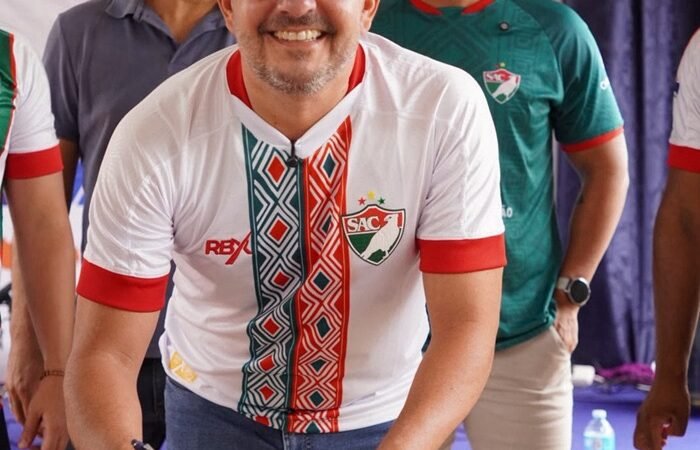 Prefeito de Salgueiro assina ordens de serviços para reforma do Estádio Salgueirão e calçamento de rua no Copo de Cristal