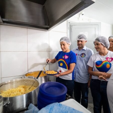 “Vamos dobrar a oferta de refeições”, afirma Raquel Lyra em roda de conversa com Eduardo da Fonte sobre combate à fome no Recife