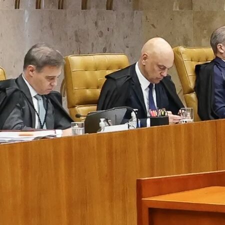 Sessão no STF tem bate-boca e será retomada para avaliar pedidos pró-Moraes