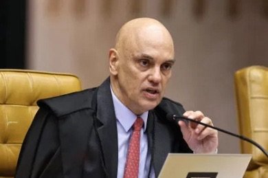 Moraes autoriza que Flávio retome visitas a Jair Bolsonaro