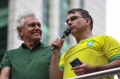 Caiado oficializa apoio a Flávio no segundo turno em evento em Goiânia