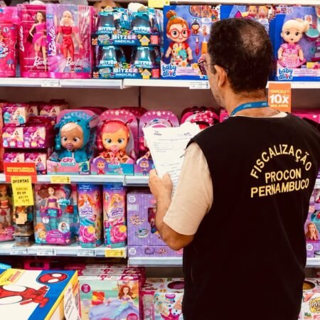 Procon-PE identifica diferença de mais de 200% nos preços de presentes para o Dia das CriançasPesquisa reúne 75 produtos e compara valores de brinquedos, jogos, eletrônicos e itens para passeio infantil na Região Metropolitana do Recife