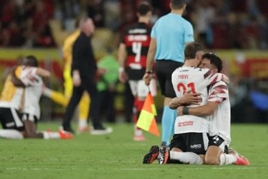 Estudiantes bate Flamengo e Palmeiras terá revanche pelo tetra da América