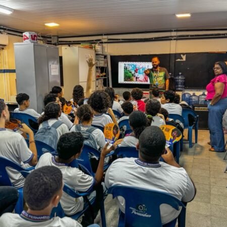 Governo de Pernambuco abre programação do Novembro Negro 2026 com ação de Letramento Racial na EREM Tabajara, em OlindaIniciativa promovida pela SJDH leva formação antirracista, oficinas de estética afro, capoeira e afoxé para a comunidade escolar no dia 4 de novembro
