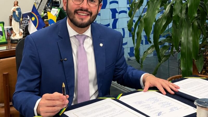 Lula da Fonte assina Emendas Constitucionais do fim da escala 6×1 e da aposentadoria especial para agentes de saúde