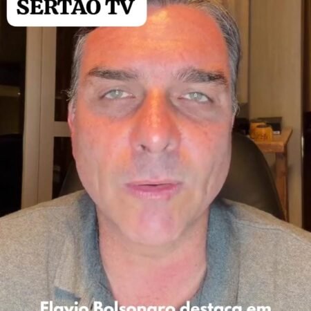 Na noite desta sexta-feira (30), Flavio Bolsonaro durante 17 minutos, publicou um vídeo em sua rede social, em que relata dias difíceis vividos com a família.