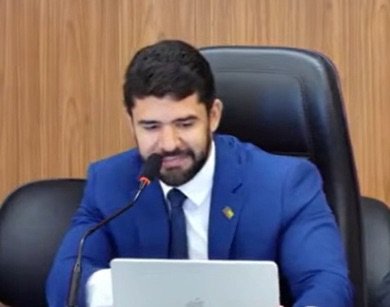 Léo Parente homenageia servidores públicos e anuncia pagamento da segunda parcela do 13° salário aos funcionários do legislativo de Salgueiro