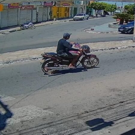 Moto é roubada em frente à Farmácia Nunes, em Santa Maria da Boa Vista, proprietário oferece recompensa (87) 98848-6920