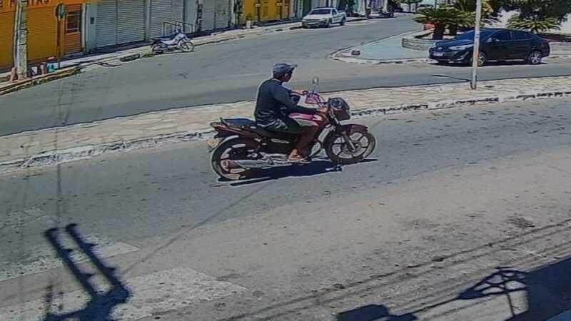 Moto é roubada em frente à Farmácia Nunes, em Santa Maria da Boa Vista, proprietário oferece recompensa (87) 98848-6920