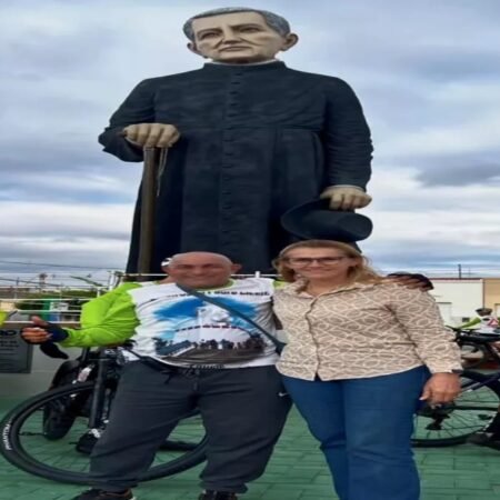 Cedro: Prefeita Riva Bezerra recebe romeiros de Cabrobó na Praça Padre Cícero